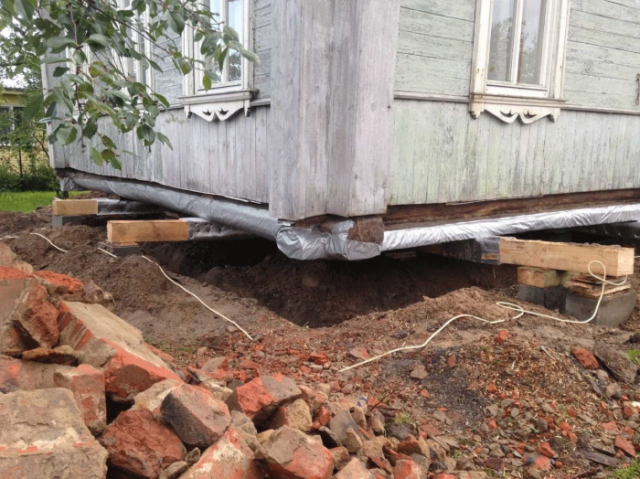Замена фундамента под деревянные и каркасные дома, ремонт старых домов
